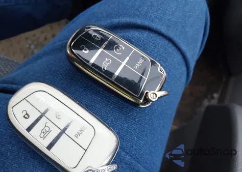 2018 Jeep Cherokee Latitude Plus 4X4 z USA, uszkodzony, nr VIN 1C4PJMLB3JD529825